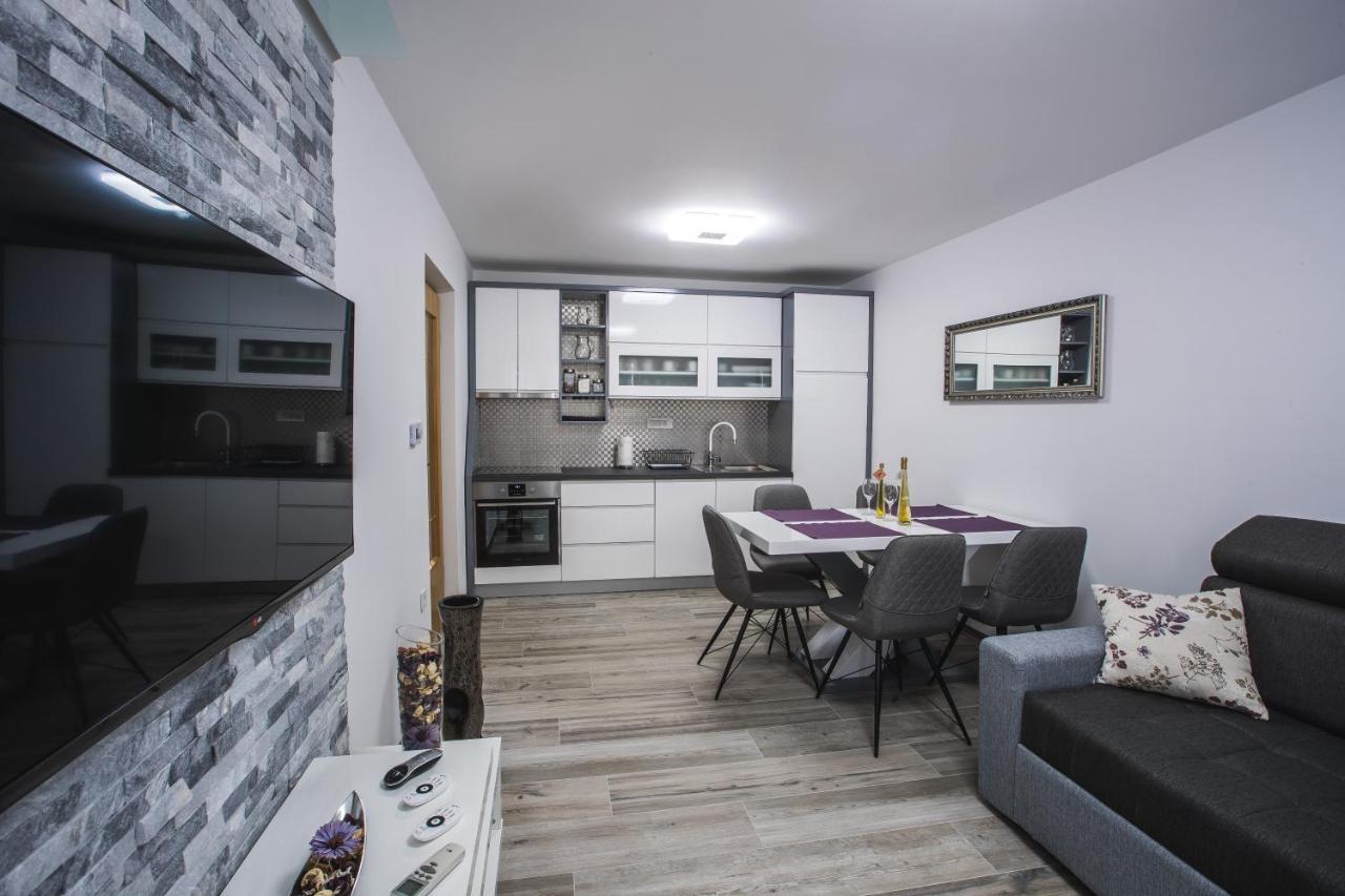 מטליקה Apartment Ma&Ja With Hot Tub מראה חיצוני תמונה
